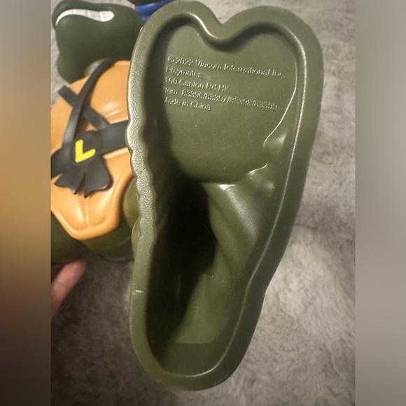 Playmates Toys TMNT Classic Leonardo Giant Size 12" Action Figure 2022 - Picture 5 of 7